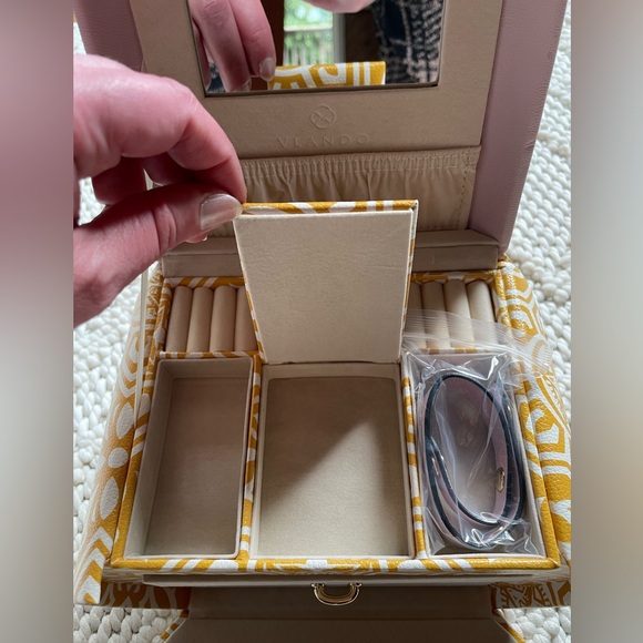 Vlando | Pink Yellow Faux Leather Jewelry Case - Picture 10 of 16